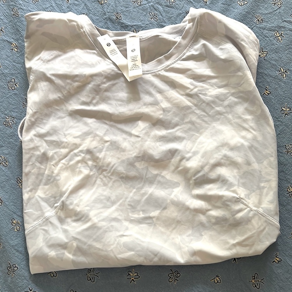 Woman’s lululemon camp top